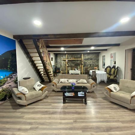 Iuri Udesiani'S Guesthouse Местия Экстерьер фото