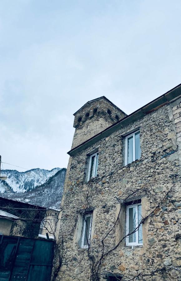 Iuri Udesiani'S Guesthouse Местия Экстерьер фото